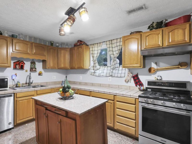 443 Lawrence Avenue , Columbus, OH 43228 Photo 12