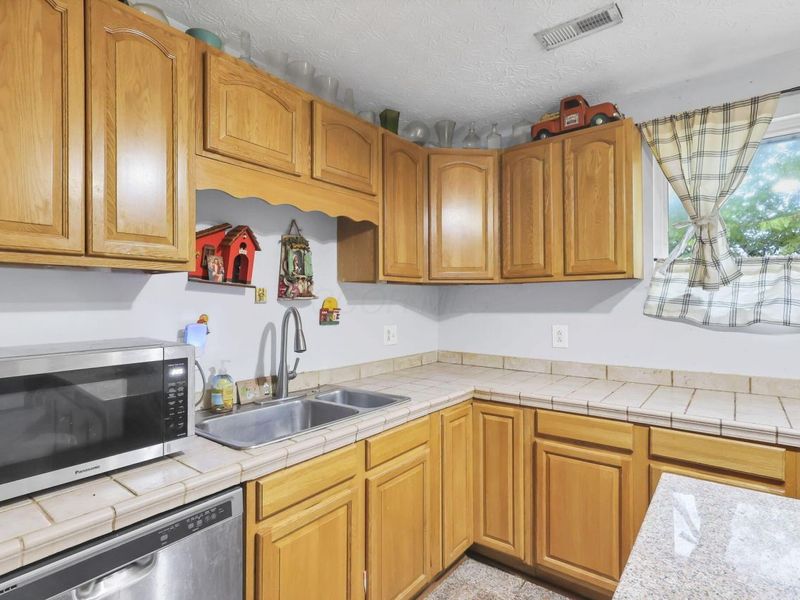 443 Lawrence Avenue , Columbus, OH 43228 Photo 14