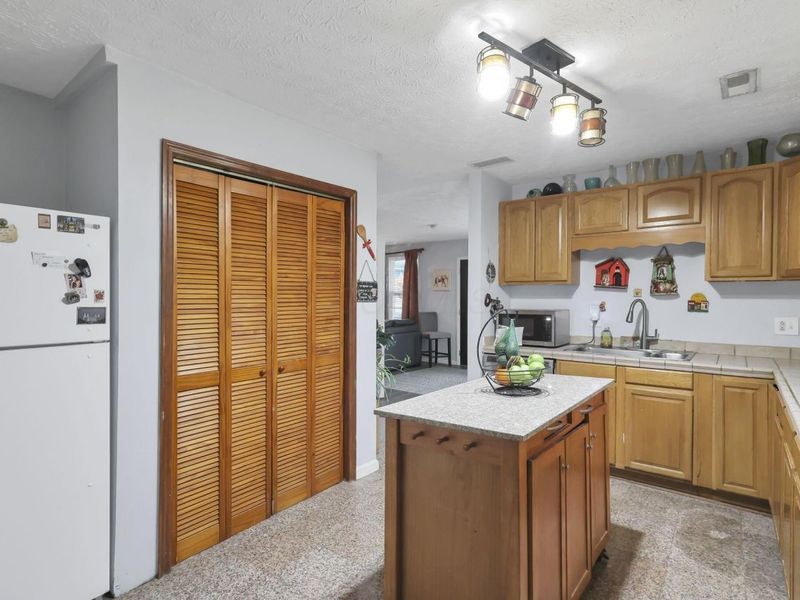 443 Lawrence Avenue , Columbus, OH 43228 Photo 16