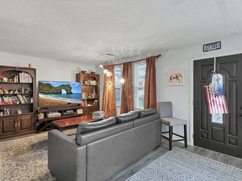 443 Lawrence Avenue , Columbus, OH 43228 Photo 4