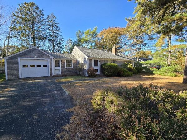 15 Woodside Park Road, West Dennis, MA 02670