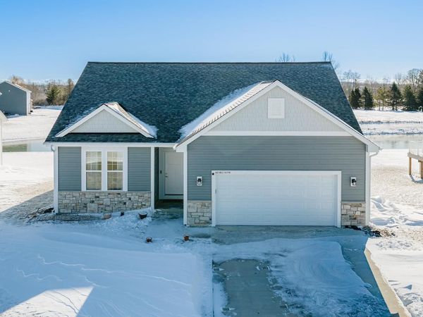 W218N16074 Tiger Lily DRIVE, Jackson, WI 53037