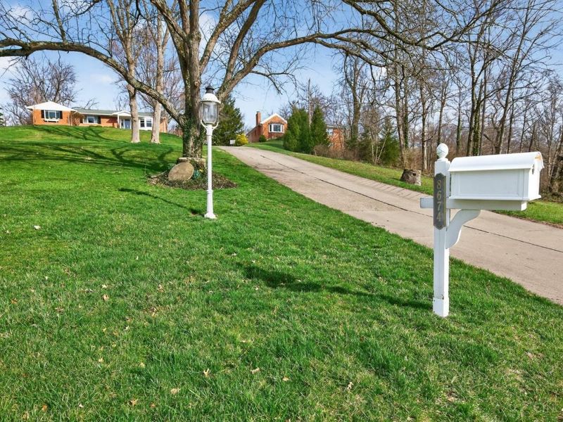 8674 Hollyhock Drive, Springfield Twp., OH 45231 Photo 4