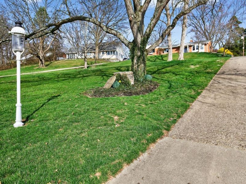 8674 Hollyhock Drive, Springfield Twp., OH 45231 Photo 5