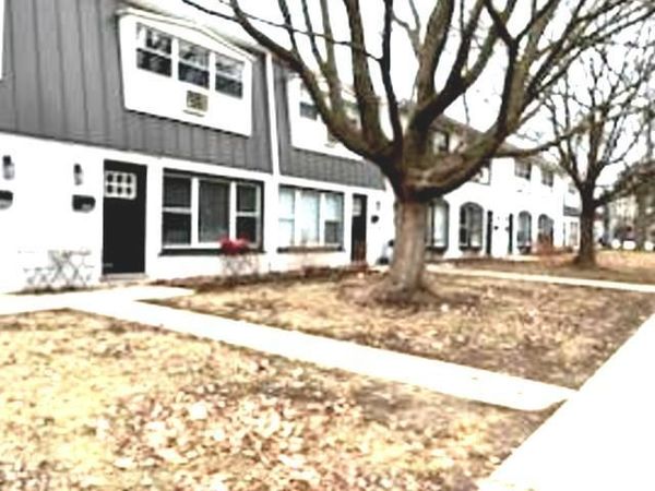 1900 Green Bay Road, Unit J, Highland Park, IL 60035