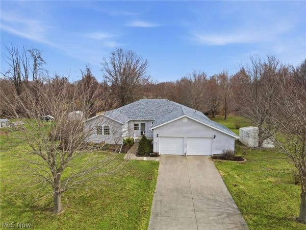 28 Lake Park Road , Conneaut, OH 44030