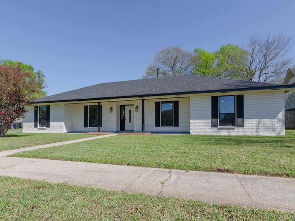 5613 S Allegheny Ct, Baton Rouge, LA 70817