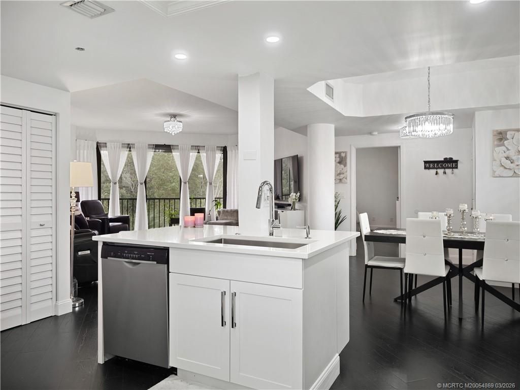 221 NE Plantation Road, Unit 415, Stuart, FL 34996 Photo