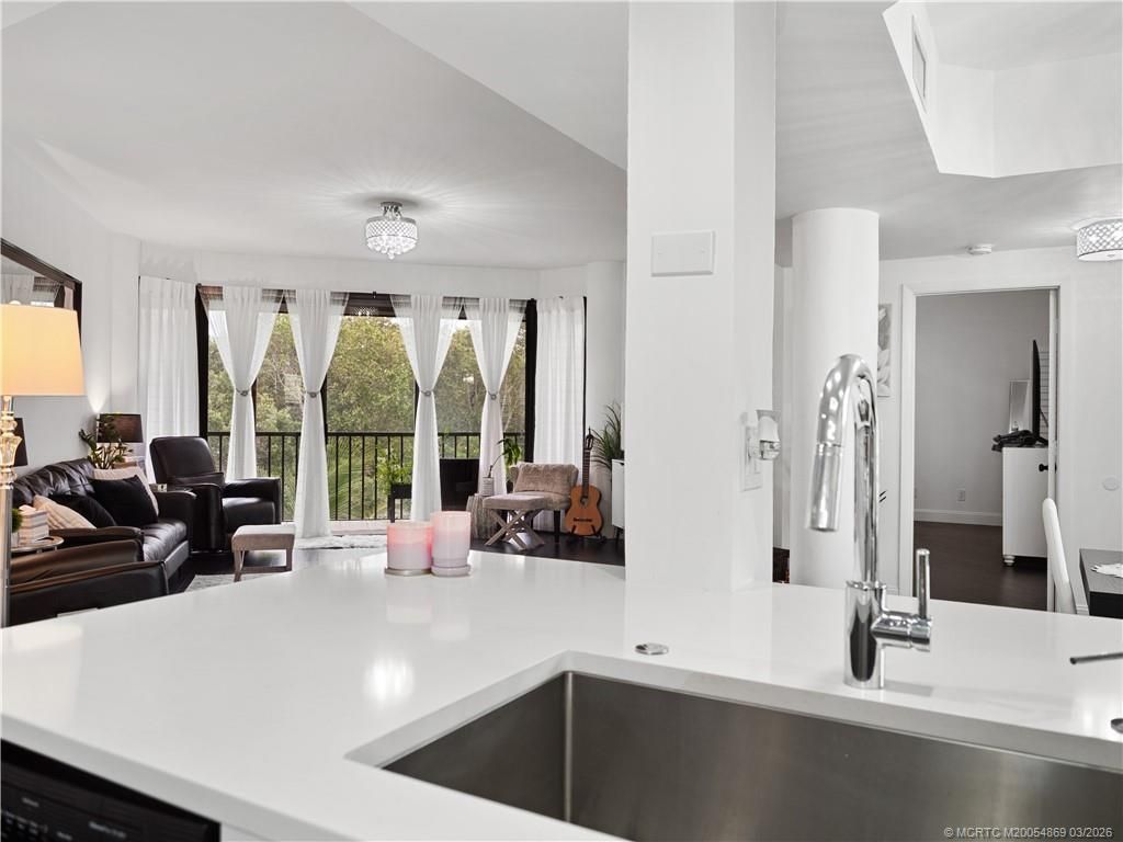 221 NE Plantation Road, Unit 415, Stuart, FL 34996 Photo