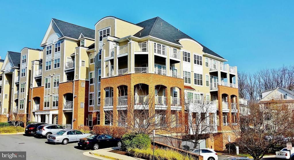 2711 Bellforest Court, Unit 404, Vienna, VA 22180 Main Photo