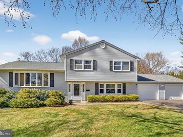 7 GRIGGS ROAD, CRANBURY, NJ 08512