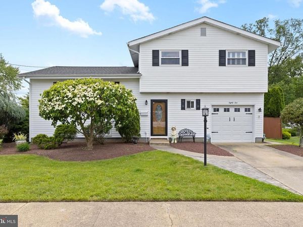 81 WALT WHITMAN WAY, HAMILTON, NJ 08690