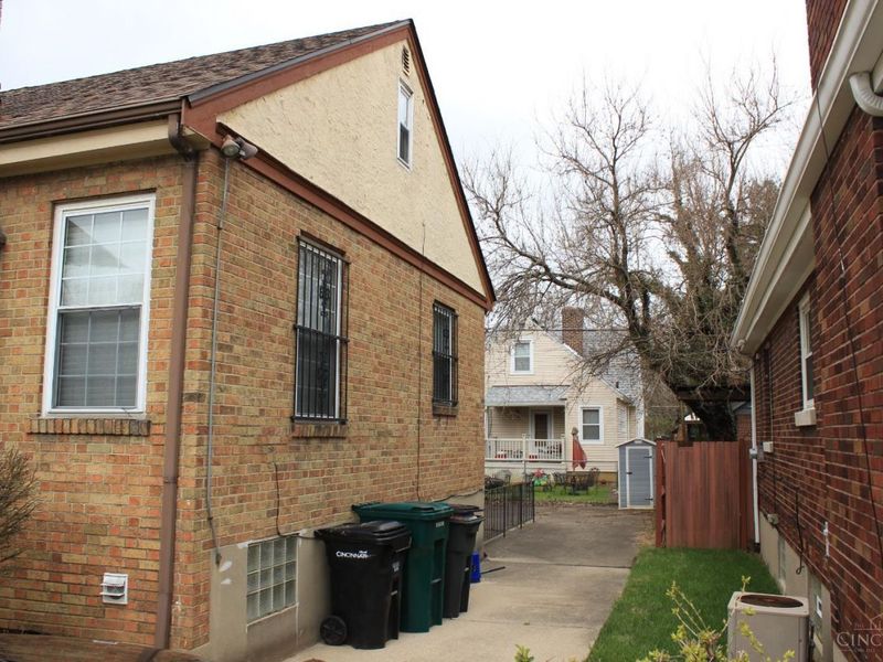 1740 Garden Lane, Cincinnati, OH 45237 Photo 2