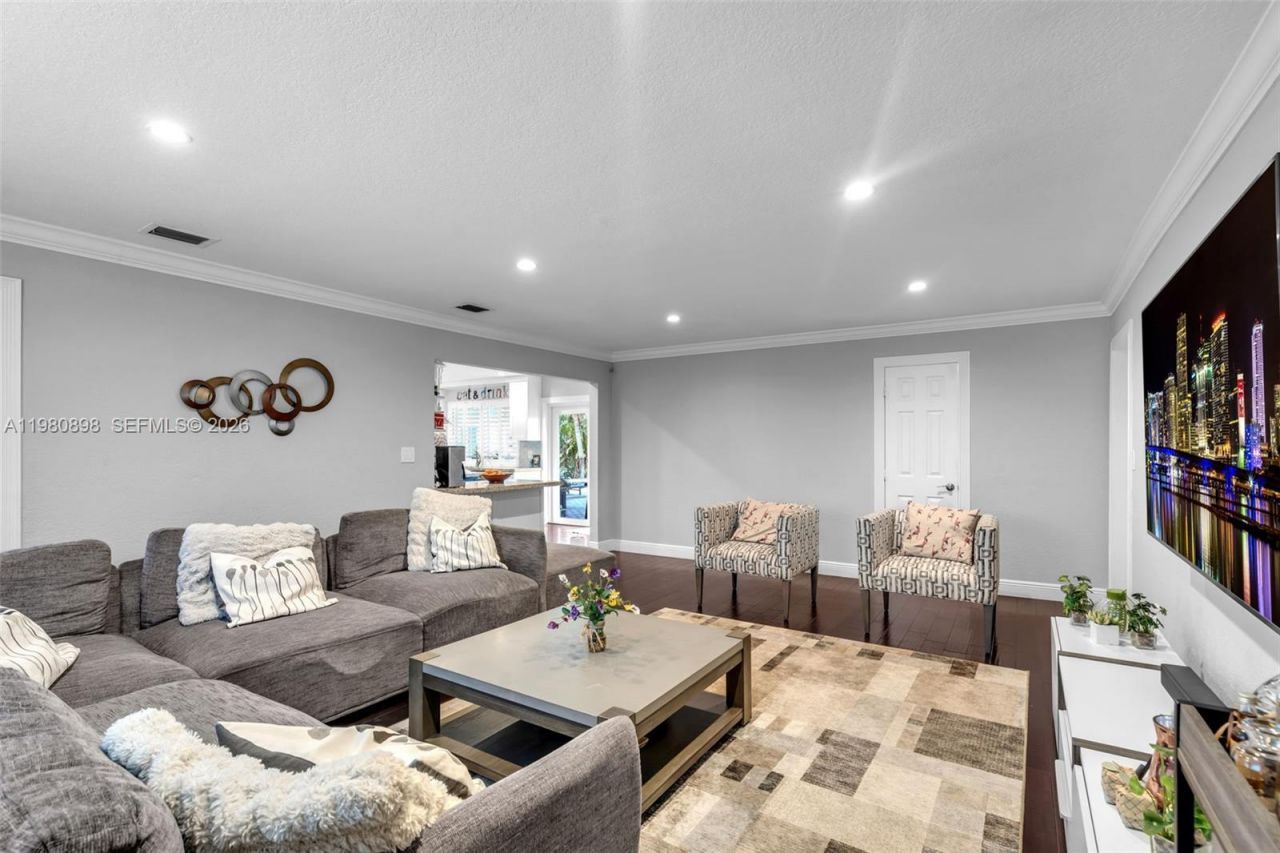 8700 SW 83rd Ct , Miami, FL 33143 Photo