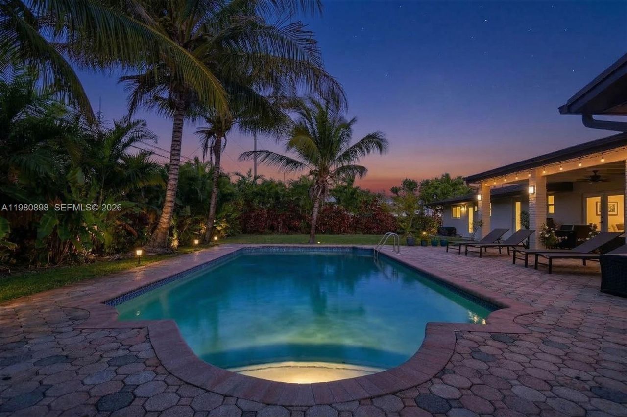 8700 SW 83rd Ct , Miami, FL 33143 Photo