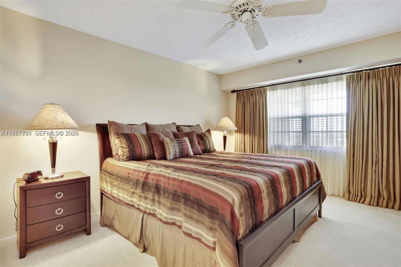 3510 Oaks Way , Unit 806, Pompano Beach, FL 33069 Photo