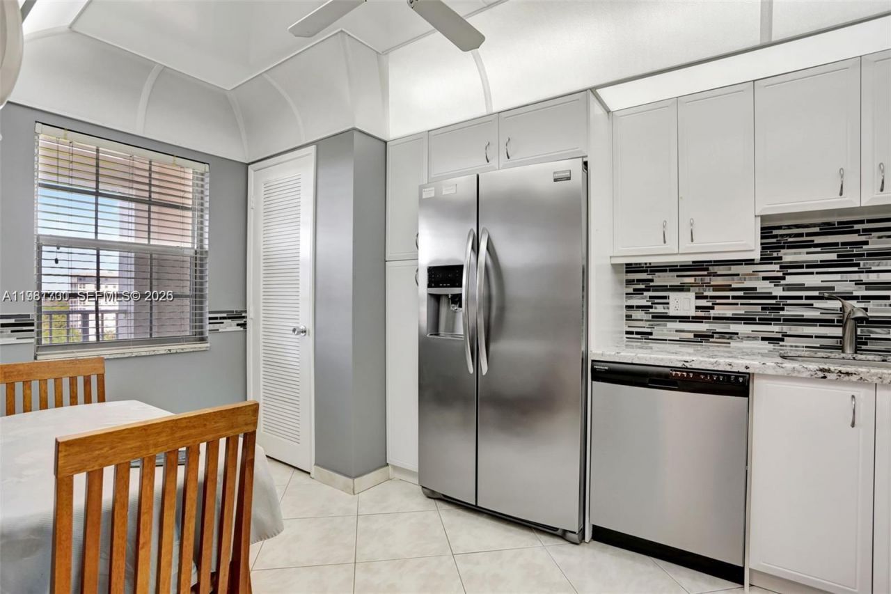 3510 Oaks Way , Unit 806, Pompano Beach, FL 33069 Photo