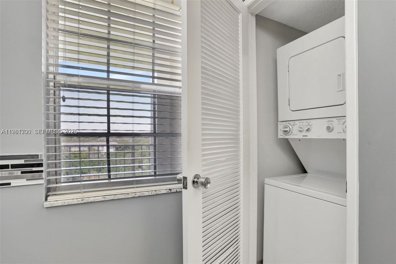 3510 Oaks Way , Unit 806, Pompano Beach, FL 33069 Photo