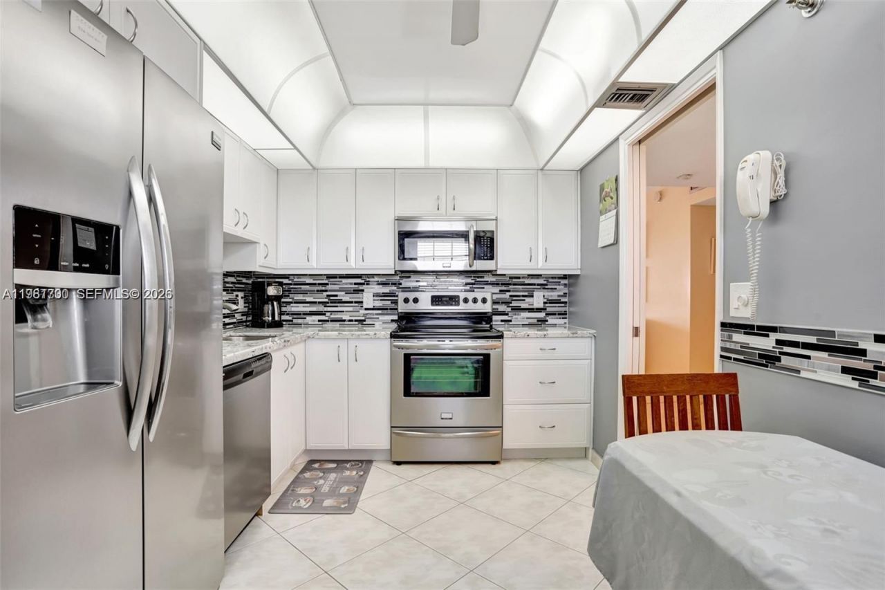 3510 Oaks Way , Unit 806, Pompano Beach, FL 33069 Photo