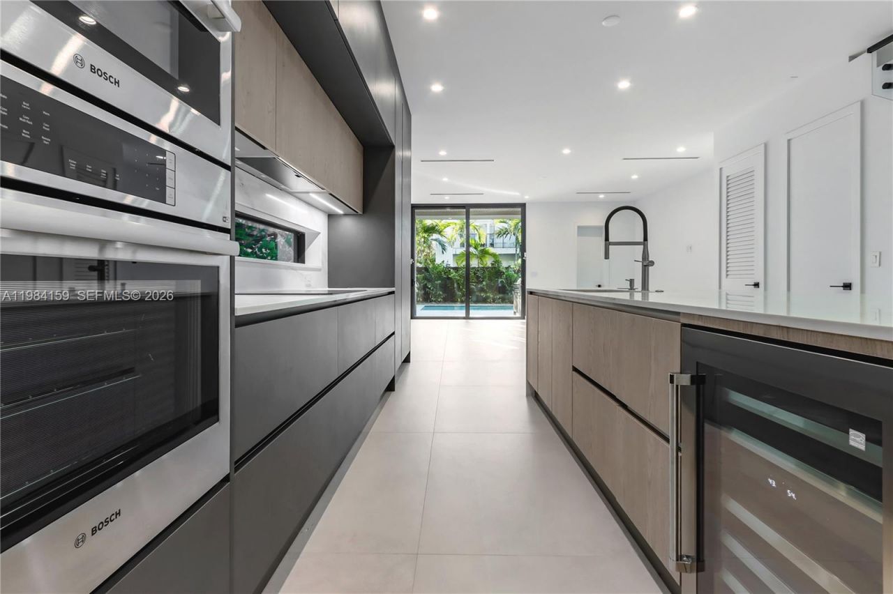 3086 Indiana St , Miami, FL 33133 Photo