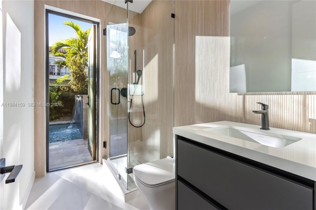 3086 Indiana St , Miami, FL 33133 Photo