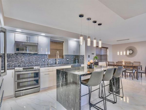 605 Ives Dairy Rd, Unit 305-7, Miami, FL 33179