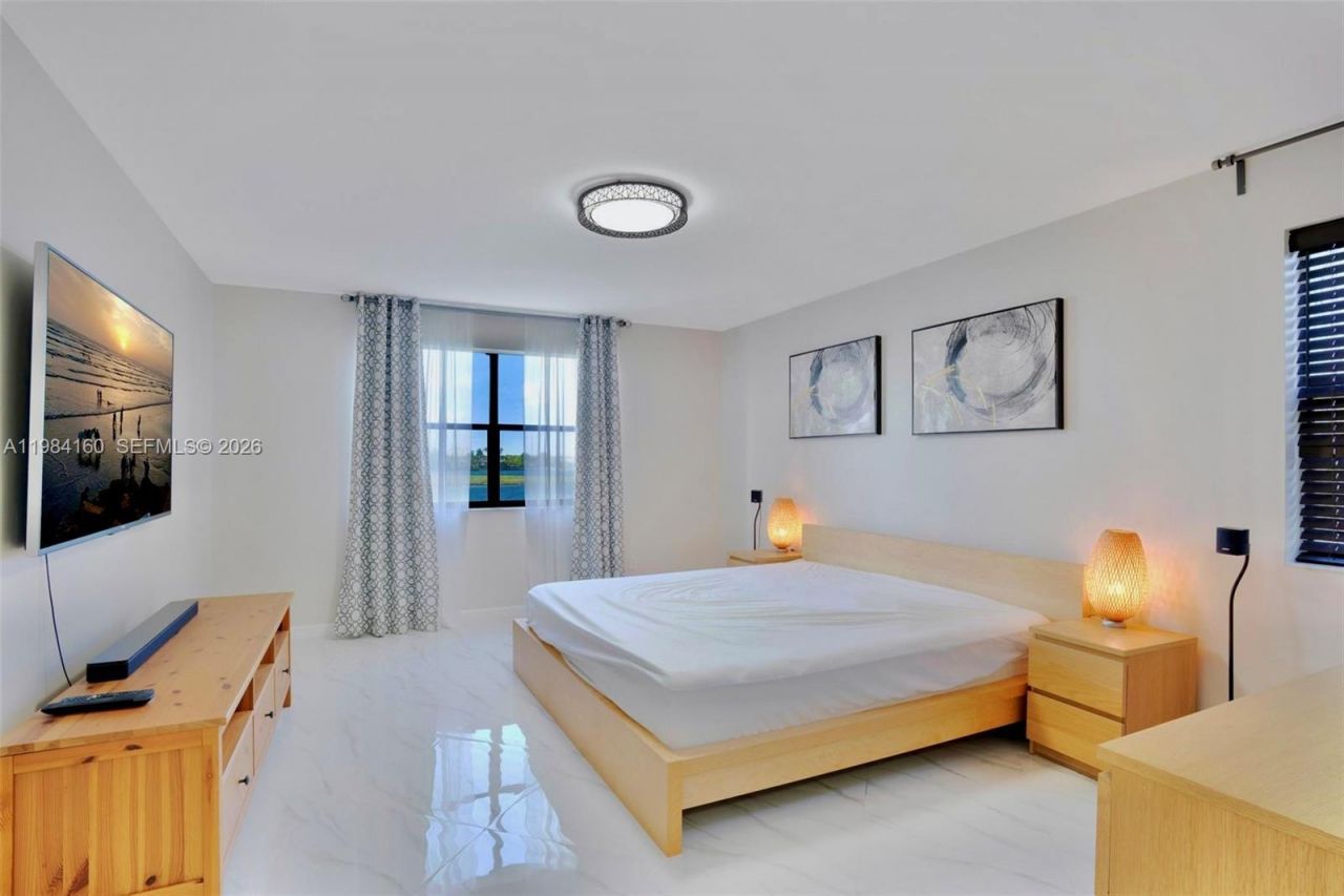 605 Ives Dairy Rd, Unit 305-7, Miami, FL 33179 Photo