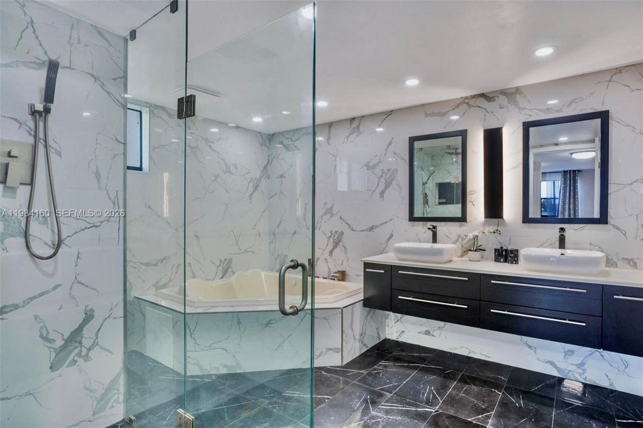 605 Ives Dairy Rd, Unit 305-7, Miami, FL 33179 Photo