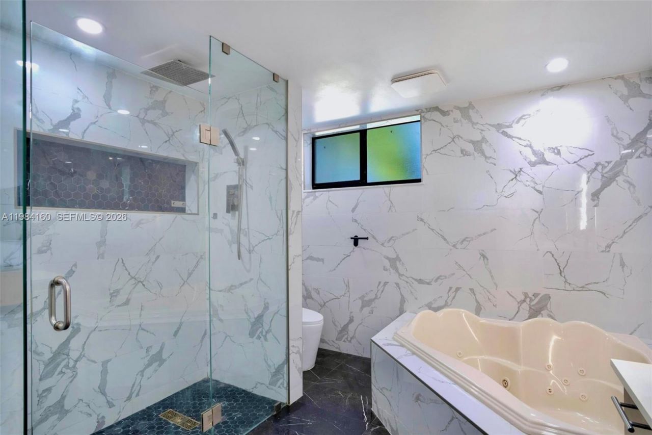 605 Ives Dairy Rd, Unit 305-7, Miami, FL 33179 Photo