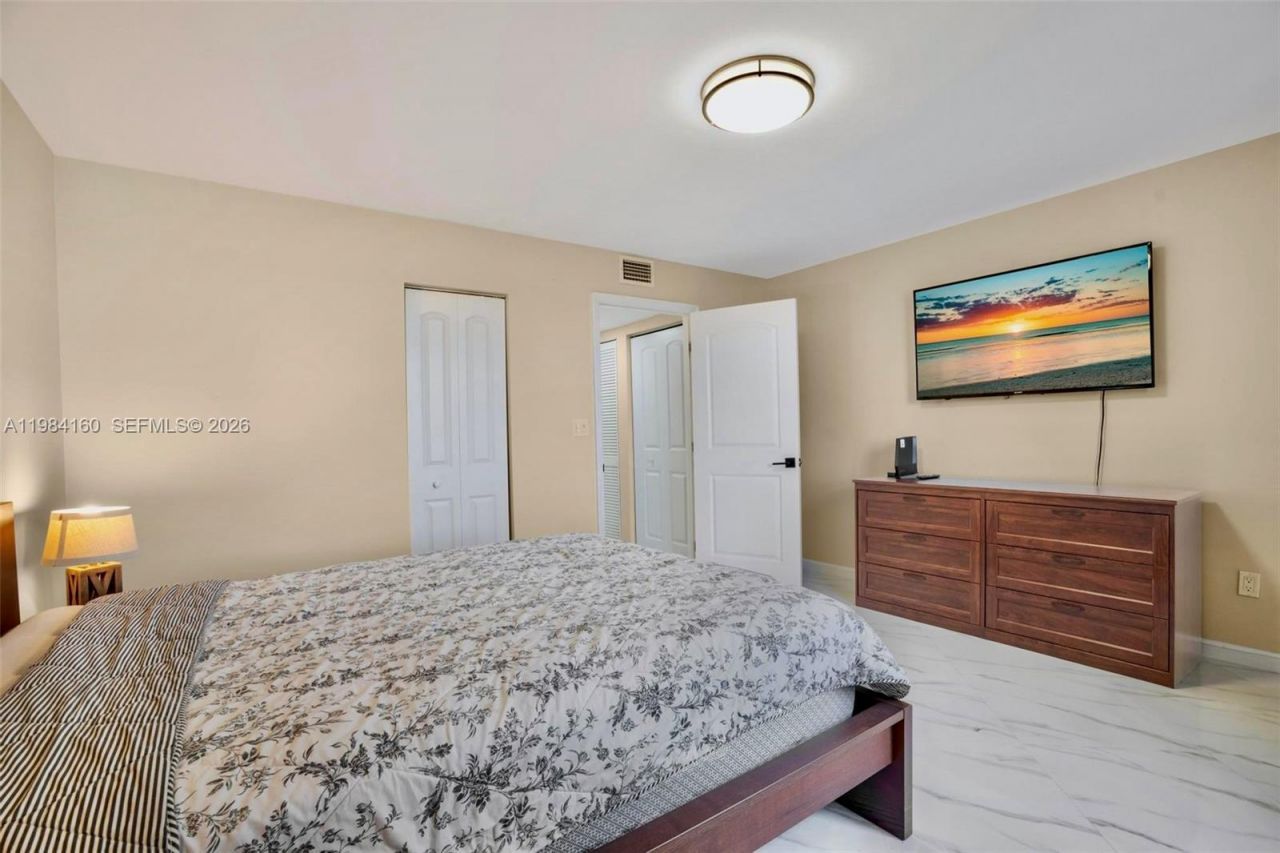 605 Ives Dairy Rd, Unit 305-7, Miami, FL 33179 Photo