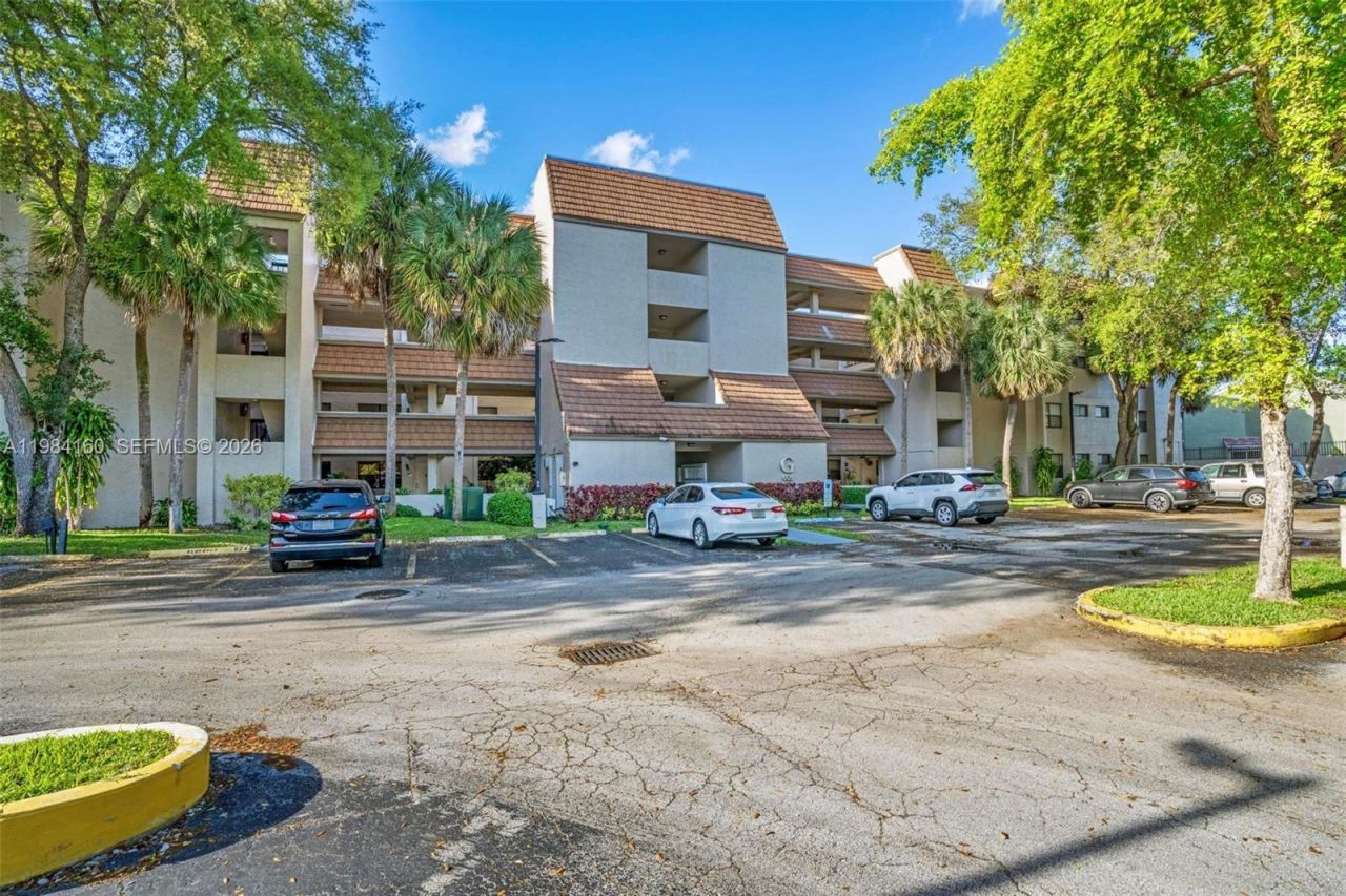 605 Ives Dairy Rd, Unit 305-7, Miami, FL 33179 Photo