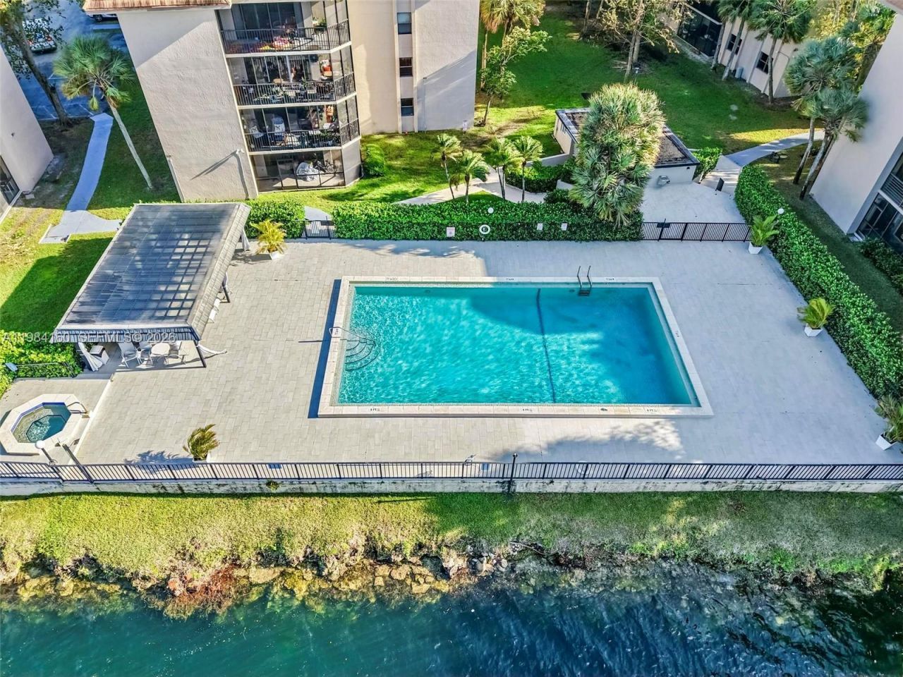 605 Ives Dairy Rd, Unit 305-7, Miami, FL 33179 Photo