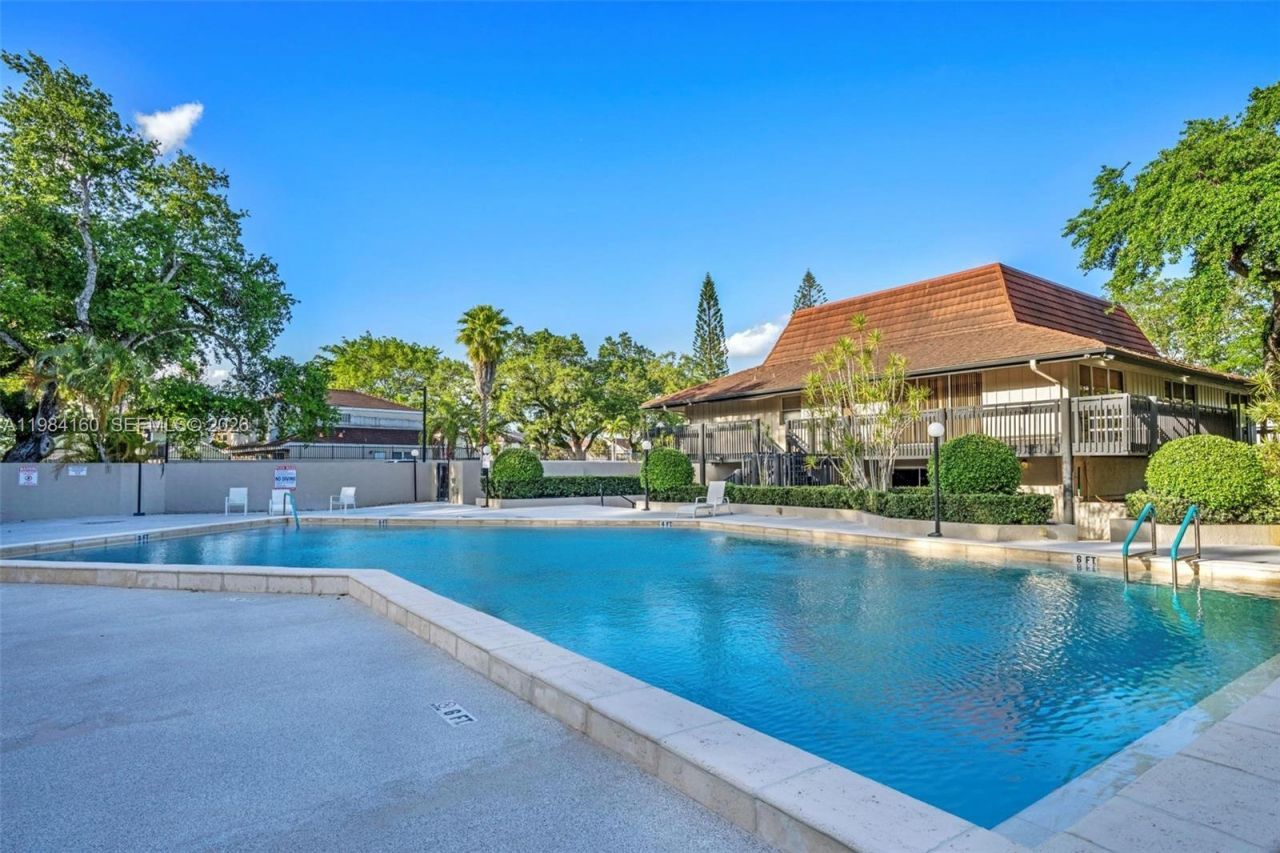 605 Ives Dairy Rd, Unit 305-7, Miami, FL 33179 Photo