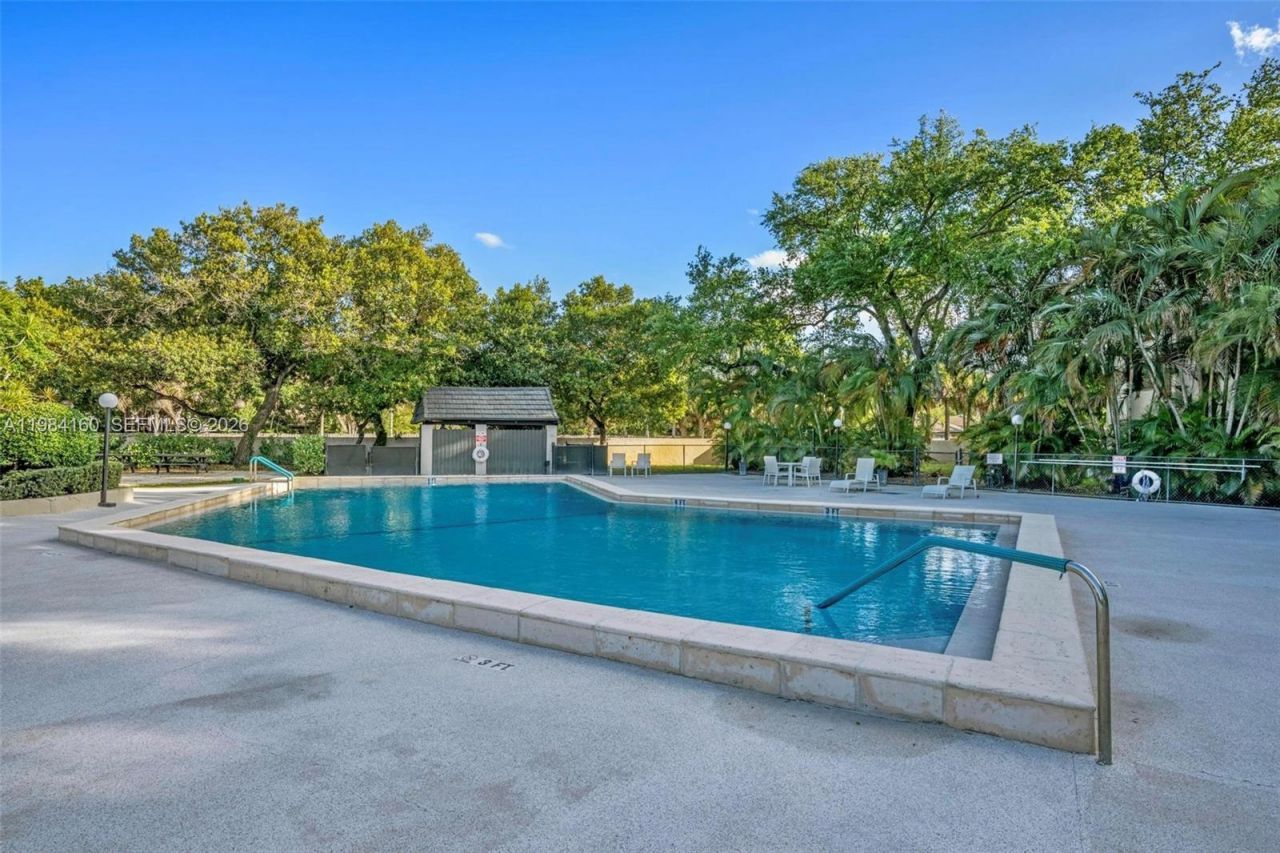 605 Ives Dairy Rd, Unit 305-7, Miami, FL 33179 Photo