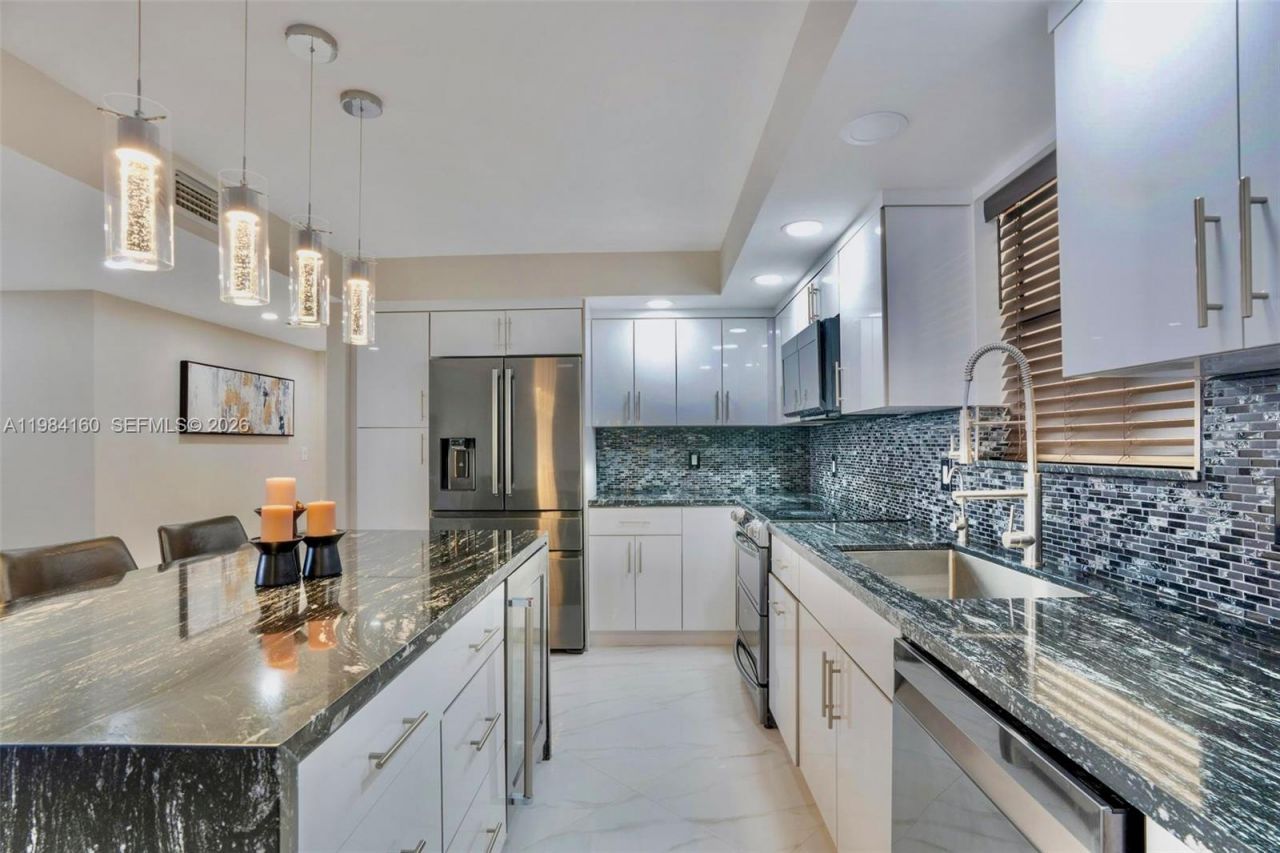 605 Ives Dairy Rd, Unit 305-7, Miami, FL 33179 Photo