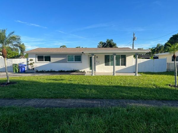 6900 SW 3rd St , Pembroke Pines, FL 33023
