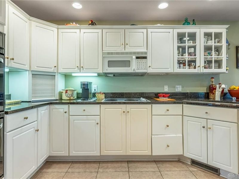 182 Barrington Village Drive, Beavercreek Township, OH 45385 Photo 16