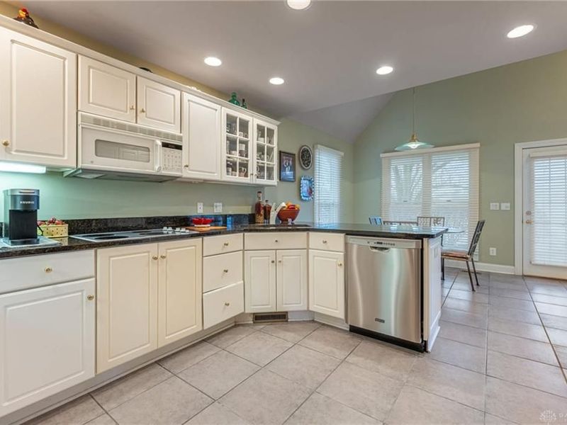 182 Barrington Village Drive, Beavercreek Township, OH 45385 Photo 17