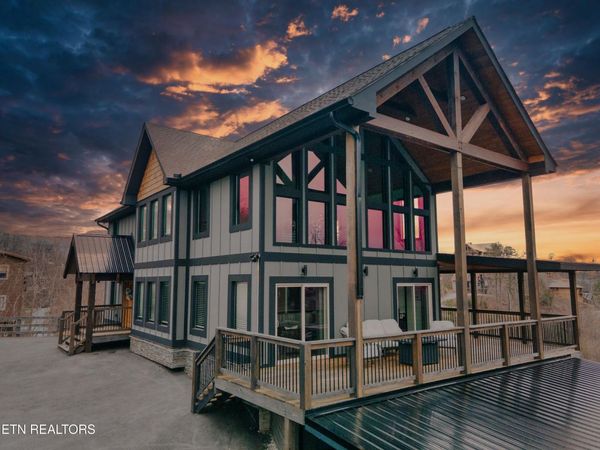 633 Pinecrest Drive, Gatlinburg, TN 37738