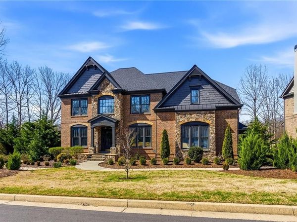 8010 Wakehurst Place , Cumming, GA 30040