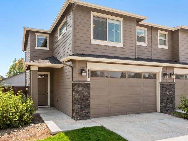 3076 SW Black Butte Lane, Redmond, OR 97756