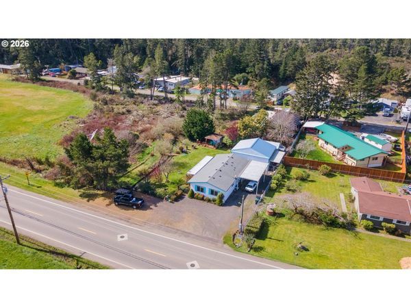 735 N 8TH ST, Lakeside, OR 97449