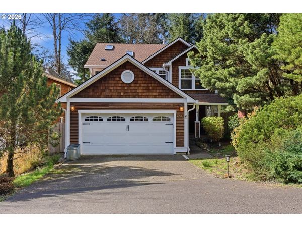 696 N HEMLOCK ST, Cannon Beach, OR 97110