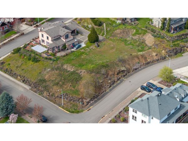 2683 NW MT HOOD DR, McMinnville, OR 97128
