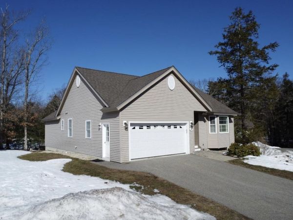 12 Hemlock Drive, Newton, NH 03858