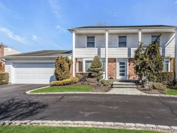 5 Jan Lane , Woodbury, NY 11797