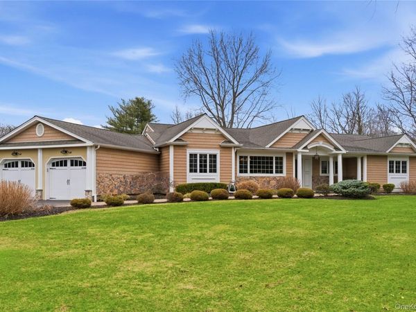 23 Astro Place , Dix Hills, NY 11746