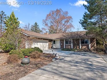 5629 Perrytown Drive, West Bloomfield Twp, MI 48322