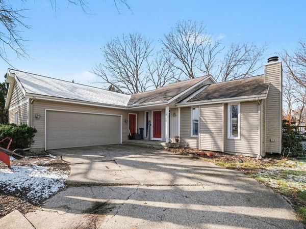 6617 Knollview Drive, Hudsonville, MI 49426