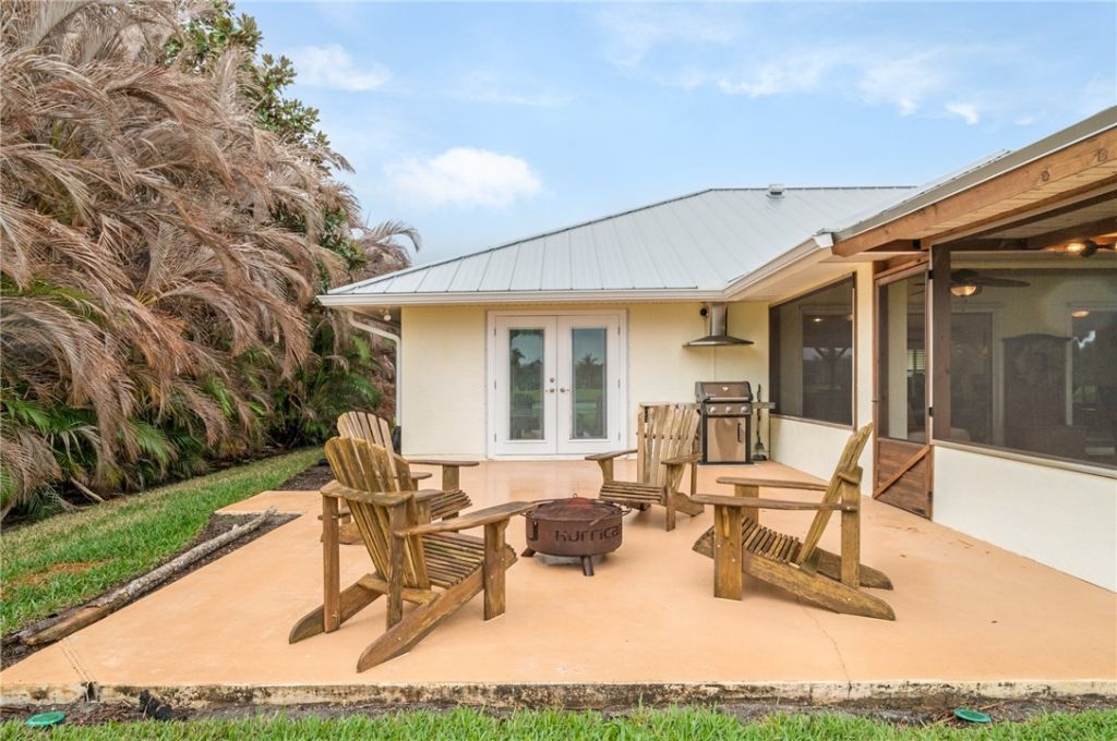 1516 Eagles Circle, Sebastian, FL 32958 Photo